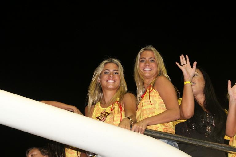 Bia e Branca Feres, as gêmeas do nado sincronizado