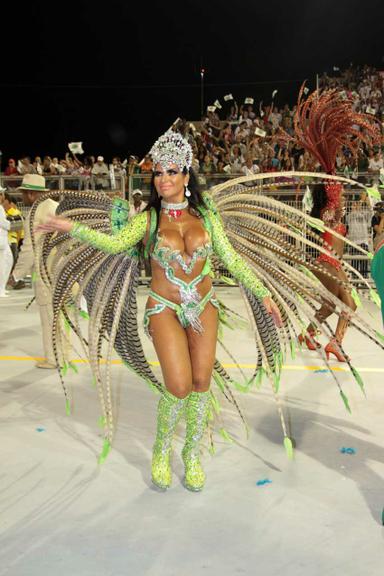 Solange Gomes no desfile da Camisa Verde e Branco