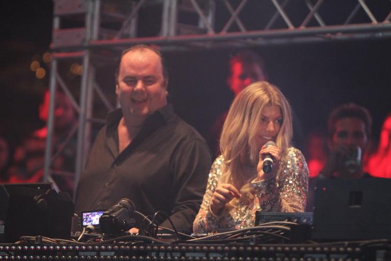 Fergie se apresenta no carnaval eletrônico de Florianópolis