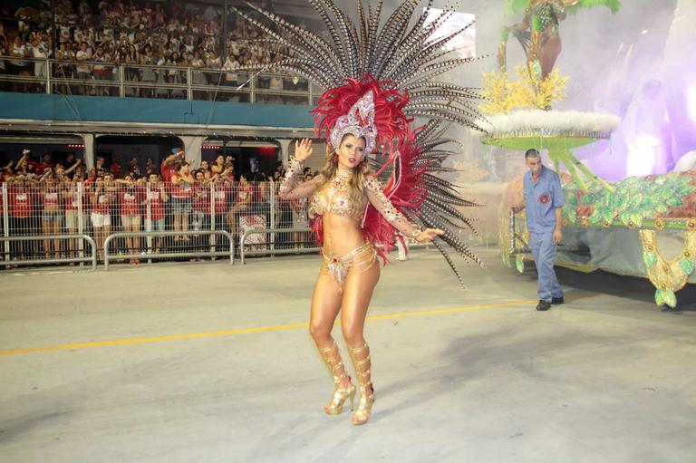 Cacau é a musa da Dragões da Real