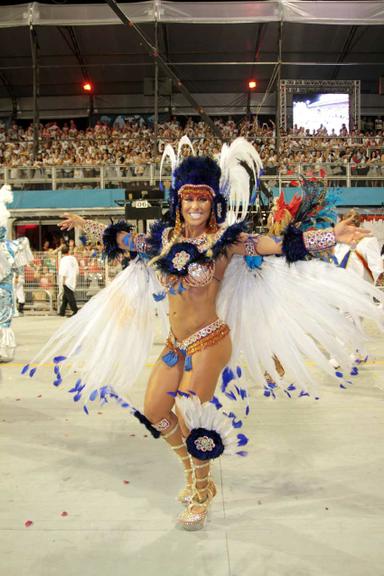 Jaqueline Khury, madrinha de bateria da Pérola Negra