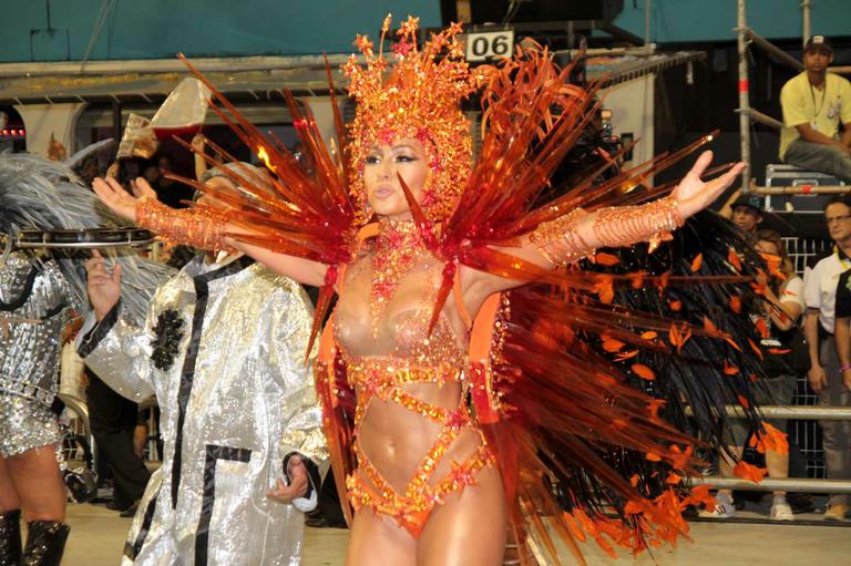 Sabrina Sato desfile pela Gaviões da Fiel