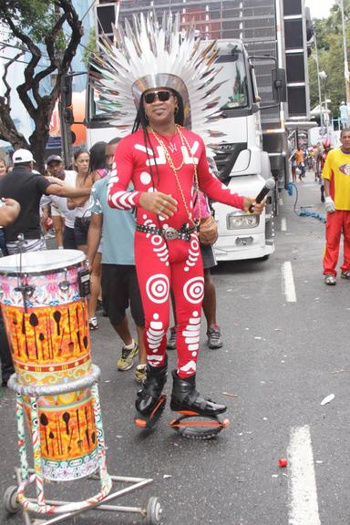 Carlinhos Brown com o Timbalada