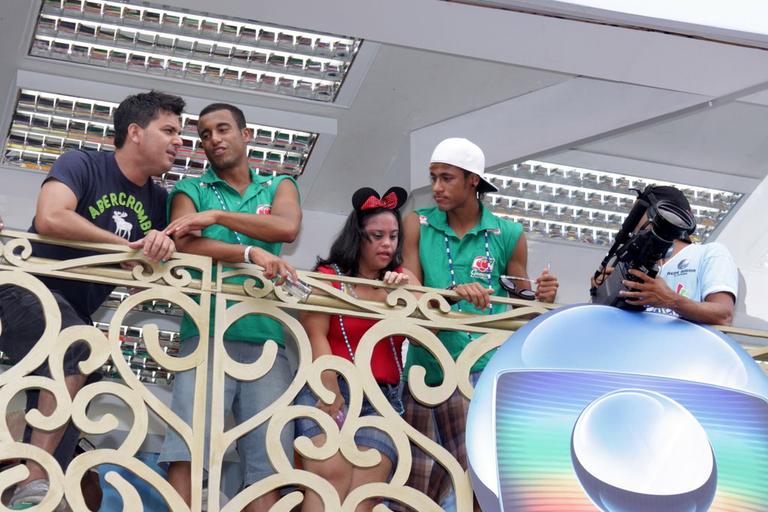 Neymar e Lucas curtem a festa no circuito Campo Grande