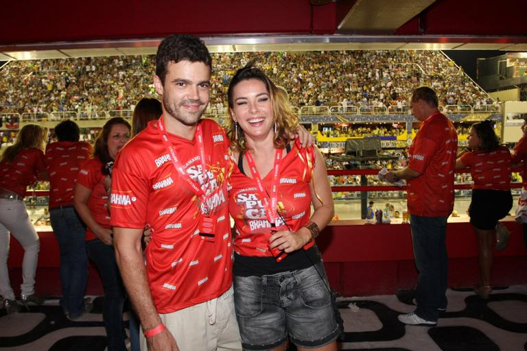 Regiane Alves com o namorado João Gomez