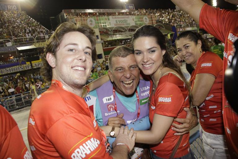 Fernanda Machado com o namorado Robert Riskin e o diretor Jorge Fernando