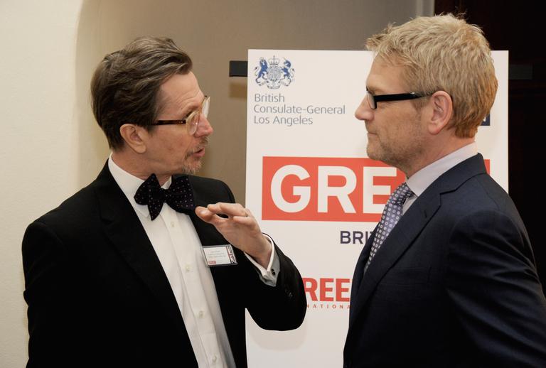 Gary Oldman e Kenneth Branagh em festa pré-Oscar para artistas britânicos