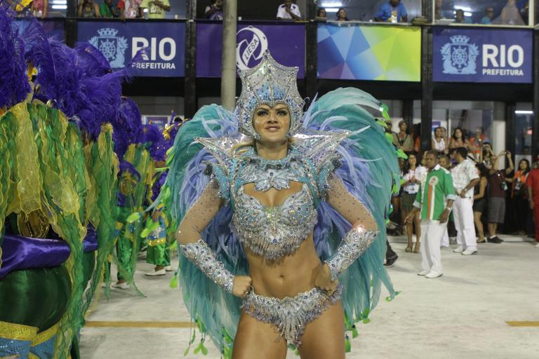 Mirella Santos em desfile da Grande Rio