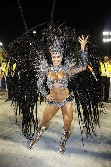 Gracyanne Barbosa, rainha de bateria da Unidos da Tijuca