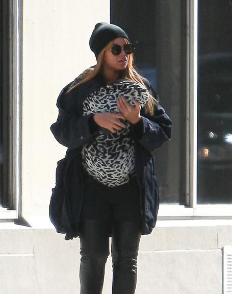 Beyoncé passeia com Blue Ivy Carter