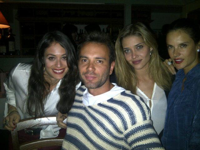 Ana Beatriz Barros com os amigos Alessandra Ambrosio e Matheus Mazzafera