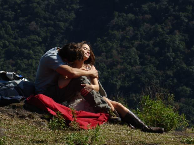 Rodrigo (Rafael Cardoso) e Ana (Fernanda Vasconcellos)