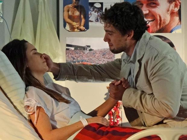 Rodrigo (Rafael Cardoso) e Ana (Fernanda Vasconcellos)