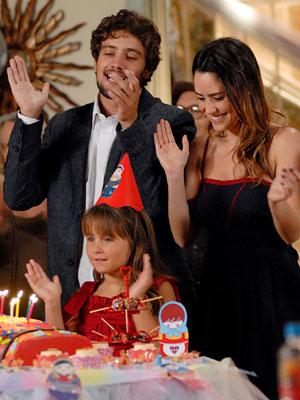 Rodrigo (Rafael Cardoso), Ana (Fernanda Vasconcellos) e Julia (Jesuela Moro)