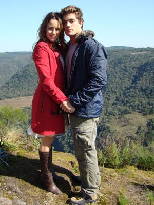 Ana (Fernanda Vasconcellos) e Rodrigo (Rafael Cardoso)