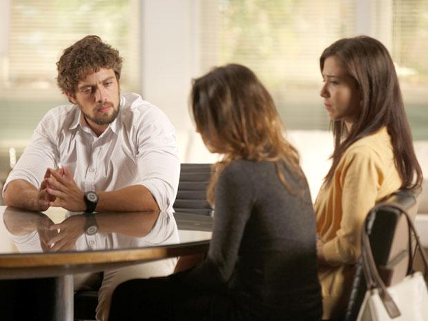 Rodrigo (Rafael Cardoso), Ana (Fernanda Vasconcellos) e Manu (Marjorie Estiano)