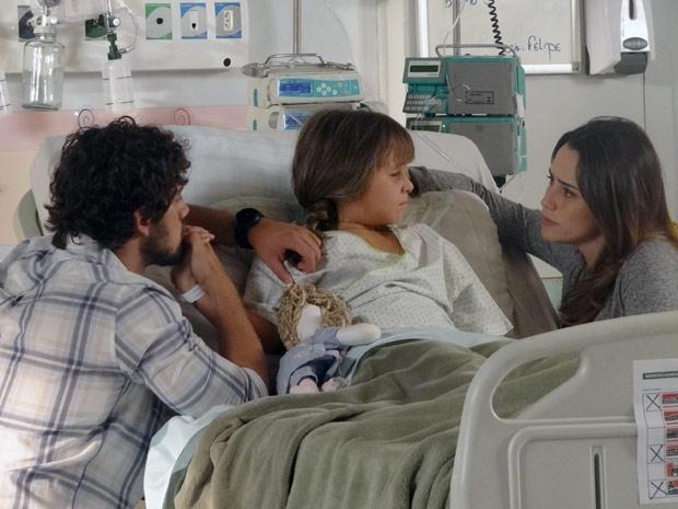 Rodrigo (Rafael Cardoso), Júlia (Jesuela Moro) e Ana (Fernanda Vasconcellos)