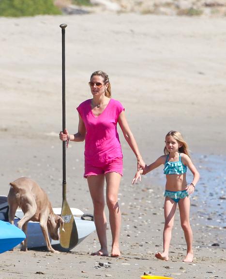 Heidi Klum curte praia californiana na companhia dos filhos