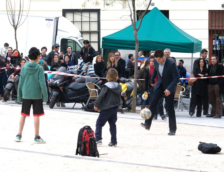 Cristiano Ronaldo grava comercial em rua de Madri, na Espanha