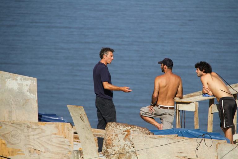 Vincent Cassel visita a comunidade do Vidigal no Rio de Janeiro