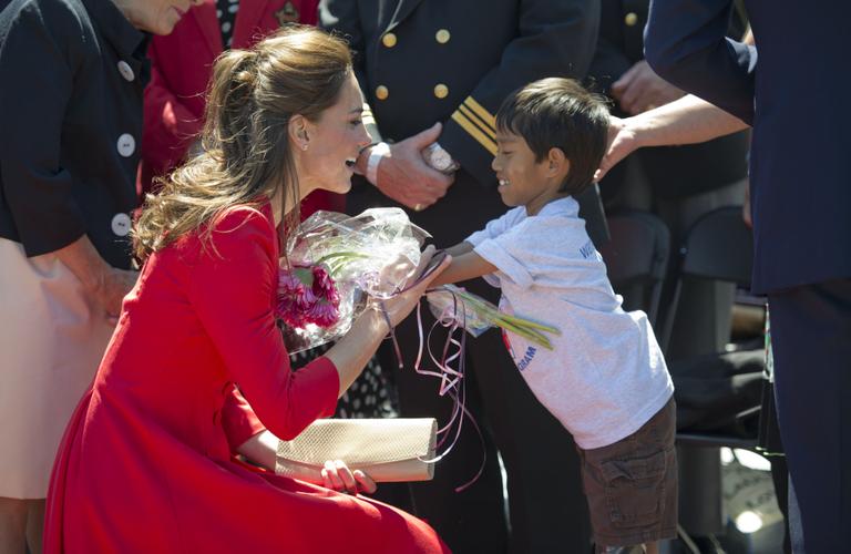 Kate Middleton e seus fãs mirins