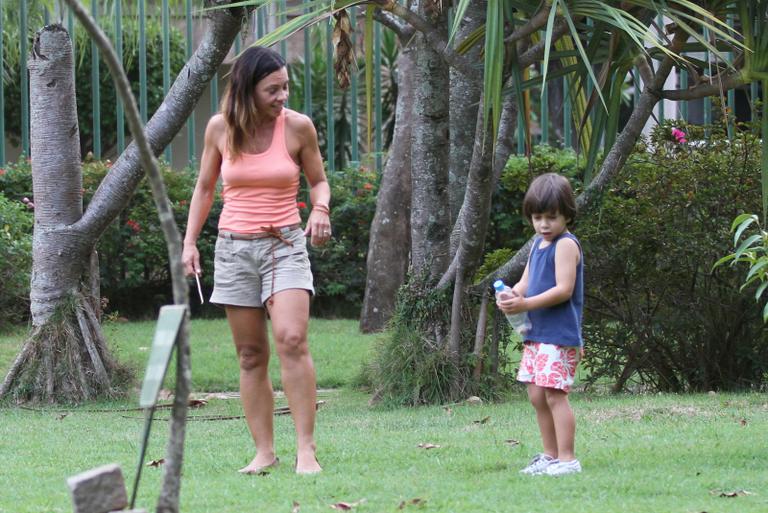 Carla Marins e o filho Leon