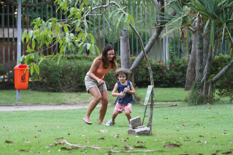 Carla Marins e o filho Leon