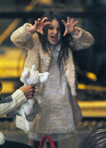 Suri Cruise e suas caretas para os paparazzi