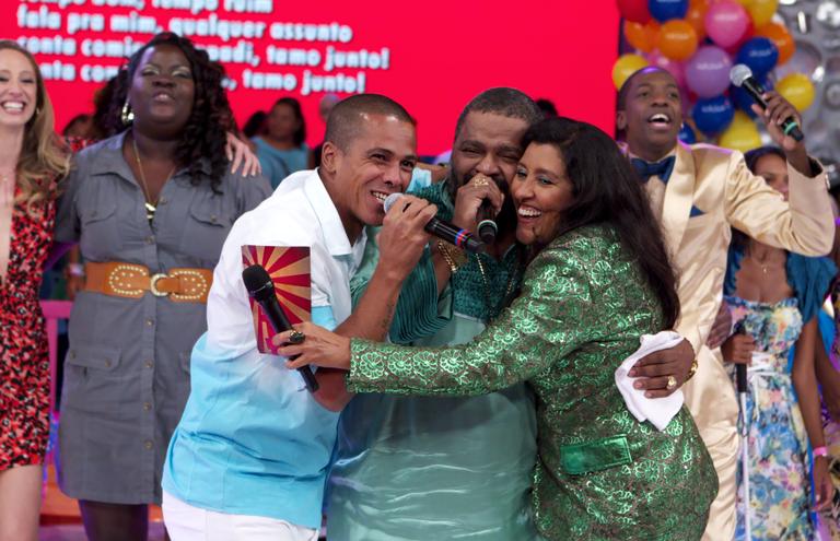 Regina Casé recebe Erasmo Carlos, Zeca Pagodinho e outros convidados para celebrar a amizade no último 'Esquenta!' da temporada