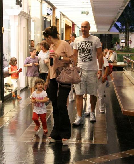 Nalbert e Amandha Lee com a pequena Rafaela