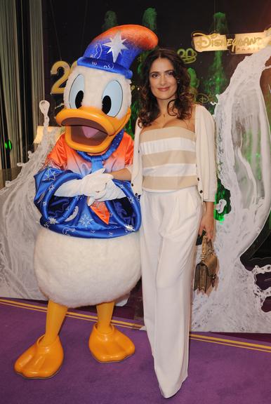 Salma Hayek comemora aniversário de 20 anos da Euro Disney