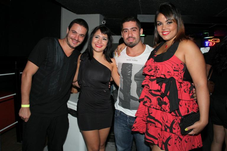 Ex-BBBs Yuri, Analice, Rafa e Jake curtem festa carioca