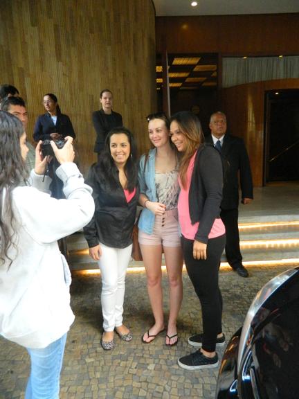 Leighton Meester e suas fãs em São Paulo