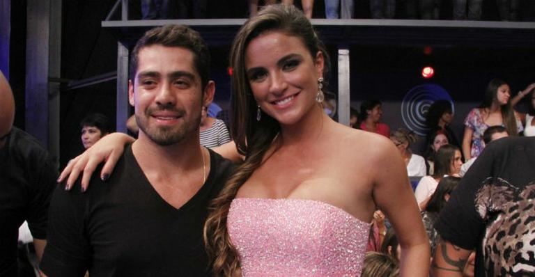 Yuri e Laisa durante a final do BBB12