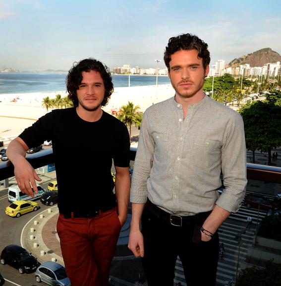 Richard Madden e Kit Harington visitam o Rio de Janeiro