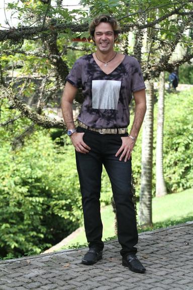 Bruno Mazzeo com o look do personagem em 'Cheias de Charme'