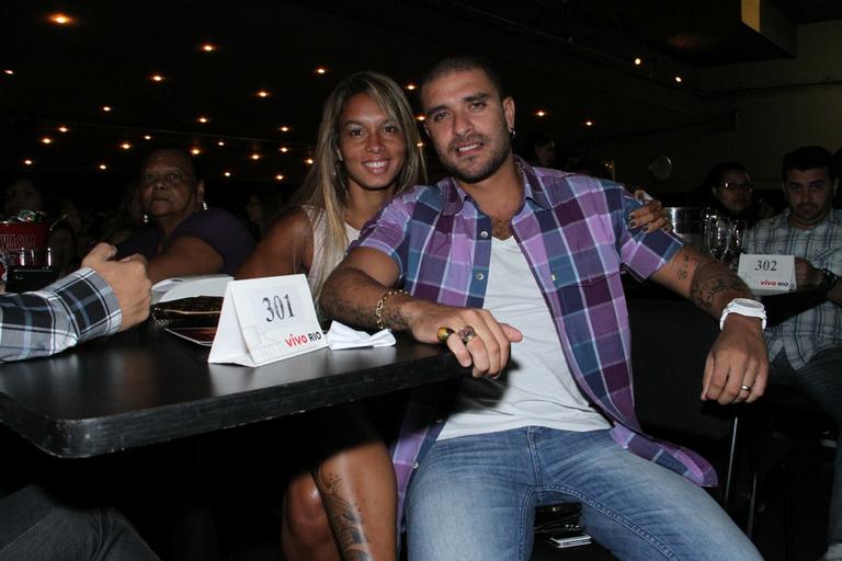 Diogo Nogueira com a esposa Milena