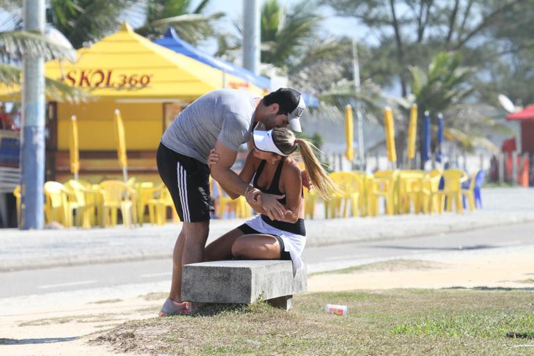 Rodrigão e Adriana na orla carioca