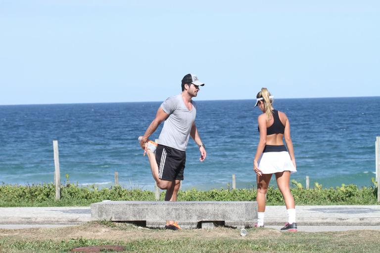 Rodrigão e Adriana na orla carioca