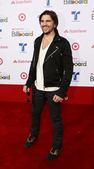 Juanes no red carpet do Billboard Latin Music Awards, na Flórida, Estados Unidos