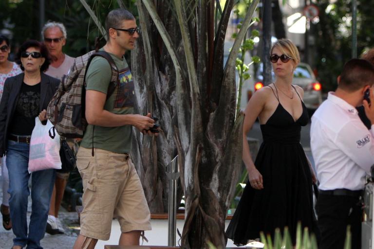 Mariana Ximenes e Reynaldo Gianecchini almoçam juntos no Rio de Janeiro