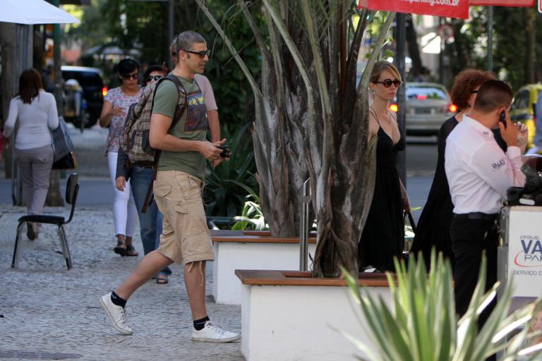 Mariana Ximenes e Reynaldo Gianecchini almoçam juntos no Rio de Janeiro