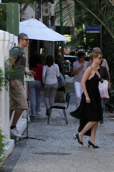 Mariana Ximenes e Reynaldo Gianecchini almoçam juntos no Rio de Janeiro