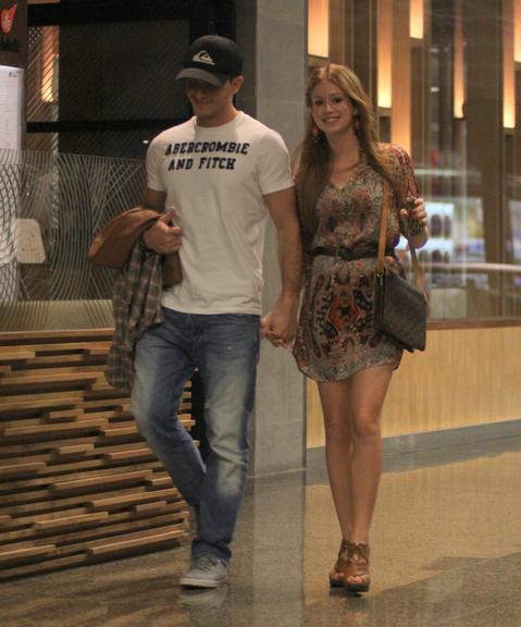 Klebber Toledo e Marina Ruy Barbosa em shopping no Rio de Janeiro