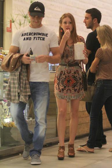 Klebber Toledo e Marina Ruy Barbosa em shopping no Rio de Janeiro