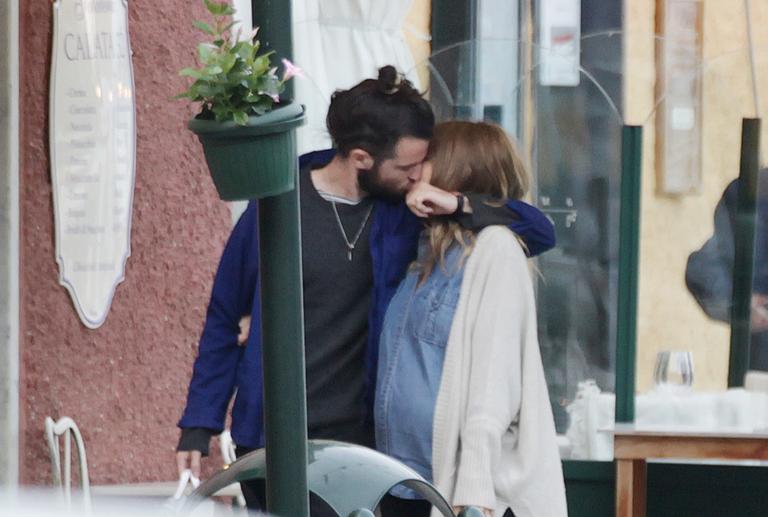 Tom Sturridge e Sienna Miller