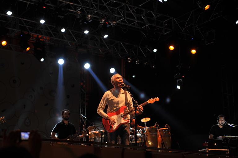 Gilberto Gil se apresenta para plateia lotada em show na Virada Cultural de São Paulo