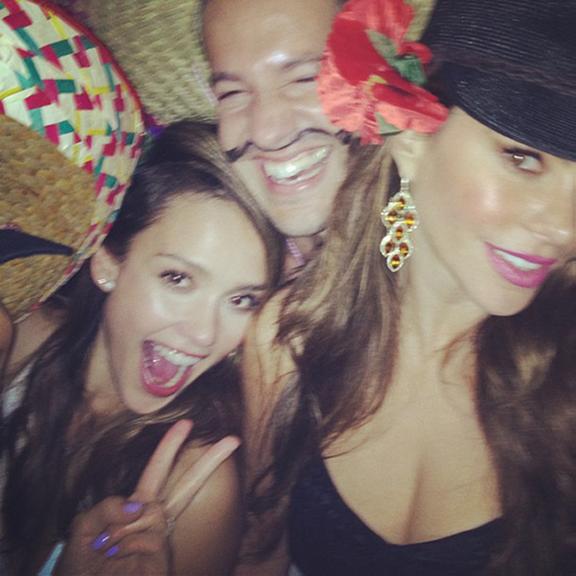 Jessica Alba e Sofia Vergara comemoram 5 de maio com muita festa nos Estados Unidos