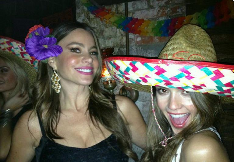 Jessica Alba e Sofia Vergara comemoram 5 de maio com muita festa nos Estados Unidos