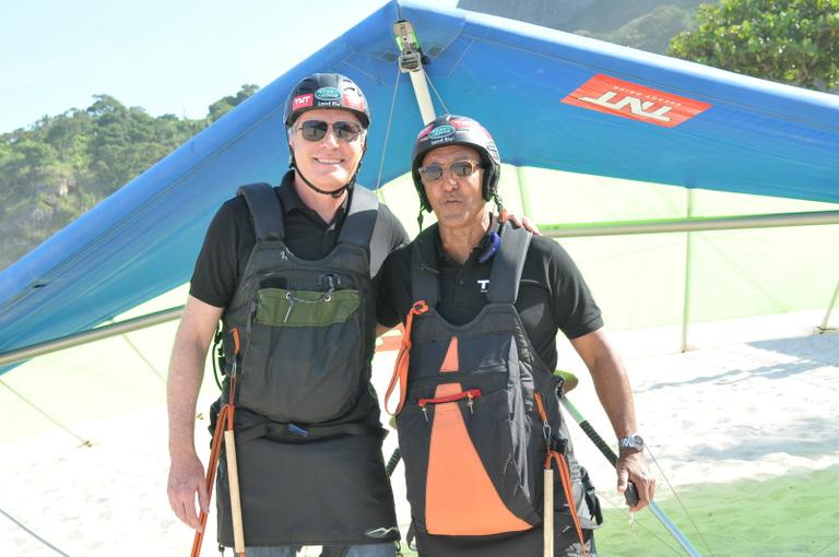  Roberto Justus após voo de asa-delta no Rio de Janeiro